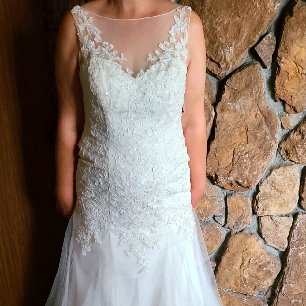 Wedding dress David's Bridal size 10 IVORY color